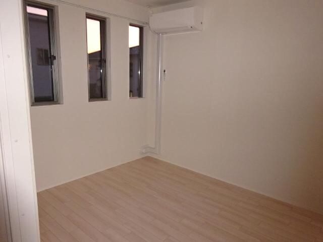 物件内観写真8　(使いやすい居間です)