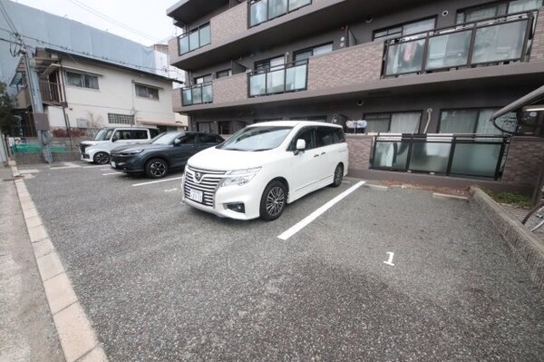 駐車場(駐車場があるので、車を買う予定の方も安心です)