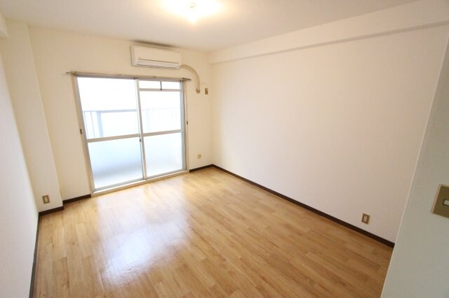 物件内観写真7　(使いやすいリビングです)