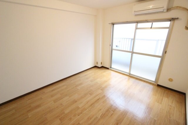 物件内観写真16　(ゆったりとしたリビングです)