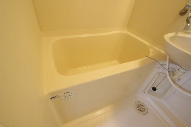 物件内観写真5　(コンパクトで使いやすいお風呂です)