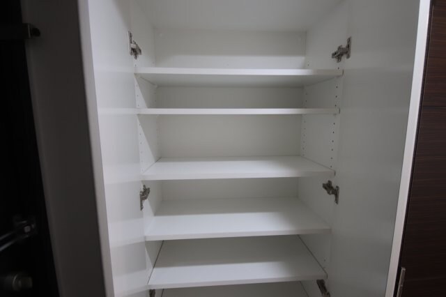 物件内観写真7　(小物を収納するのに便利です)