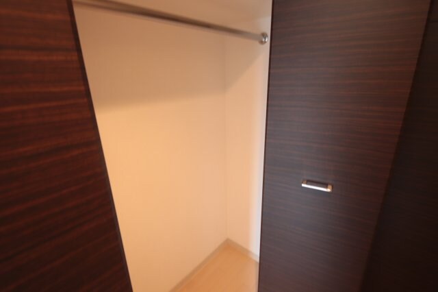 物件内観写真15　(収納豊富です)