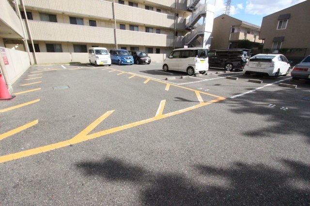 物件外観写真2　(駐車場です)