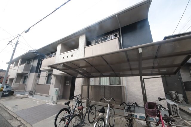 物件外観写真4　(落ち着いた雰囲気の外観です)