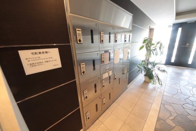 物件外観写真2　(ロビーです)