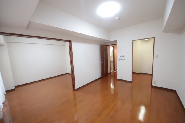 物件内観写真13　(ゆったりとしたリビングです)