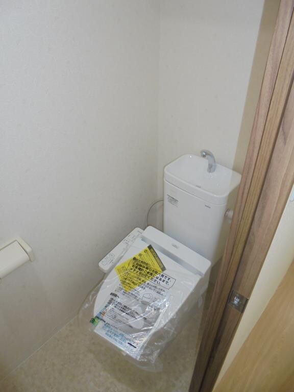 物件内観写真15　(ゆったりとした空間のトイレです)