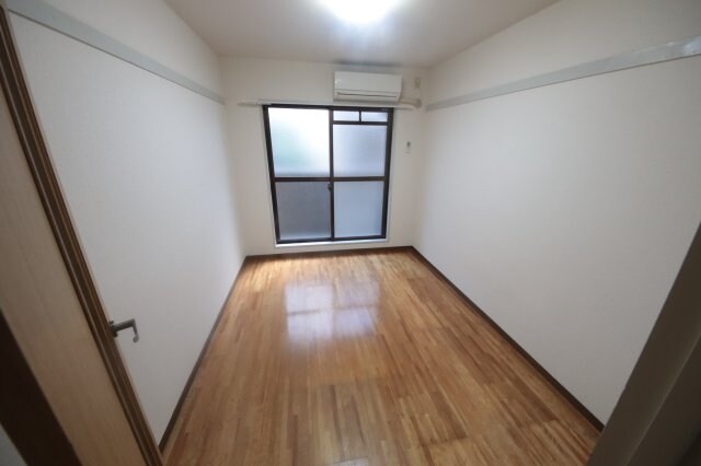 物件内観写真12　(ゆったりとしたリビングです)