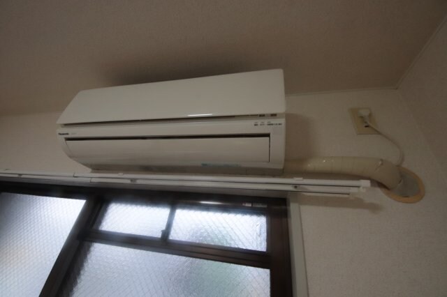 物件内観写真15　(明るい色調の室内です)