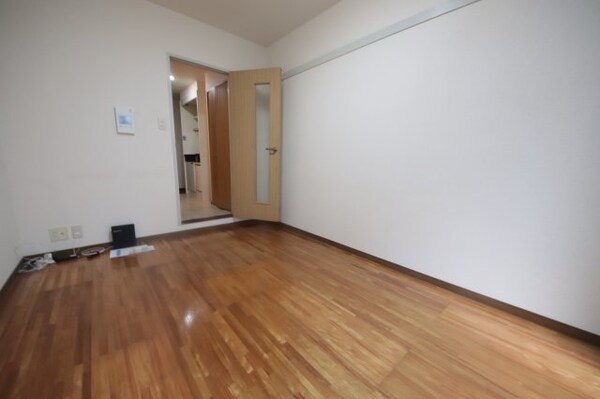 居室(ゆったり過ごせる居間です)