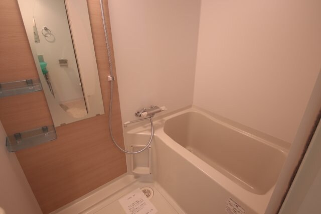 物件内観写真4　(きれいなお風呂です)