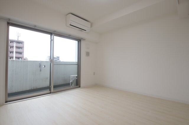 物件内観写真5　(おしゃれなリビングです)