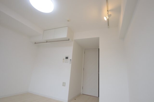 物件内観写真19　(こちらの居間で趣味の時間をお楽しみください)