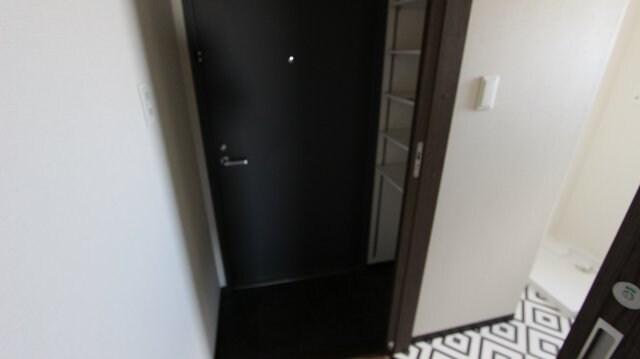 物件内観写真7　(ゆったりとした玄関です)