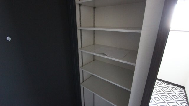 物件内観写真8　(収納スペース豊富です)