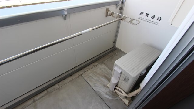 物件内観写真21　(お洗濯にも便利なバルコニー付き)