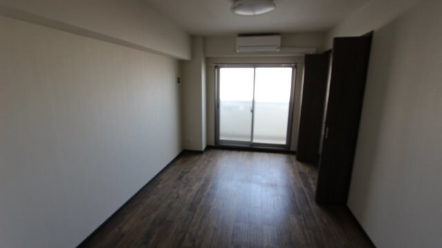 物件内観写真22　(こちらのリビングで趣味の時間をお楽しみください)