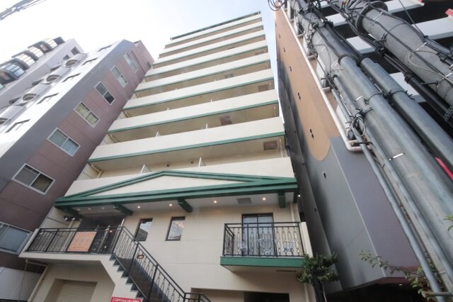 物件外観写真2　(落ち着いた雰囲気の外観です)