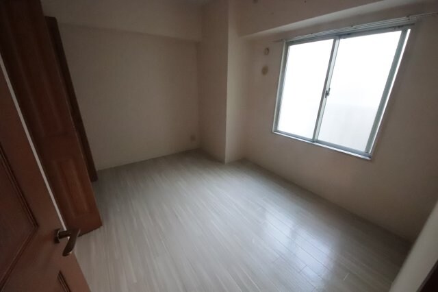 物件内観写真19　(こちらの居間で趣味の時間をお楽しみください)