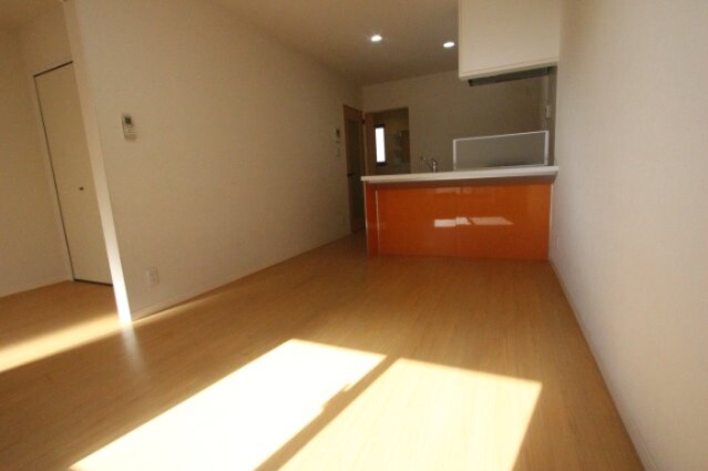 物件内観写真19　(ゆったりとした居間です)