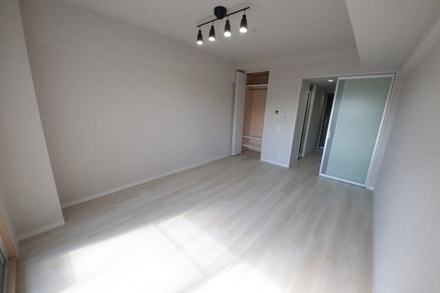 物件内観写真12　(こちらのリビングで趣味の時間をお楽しみください)