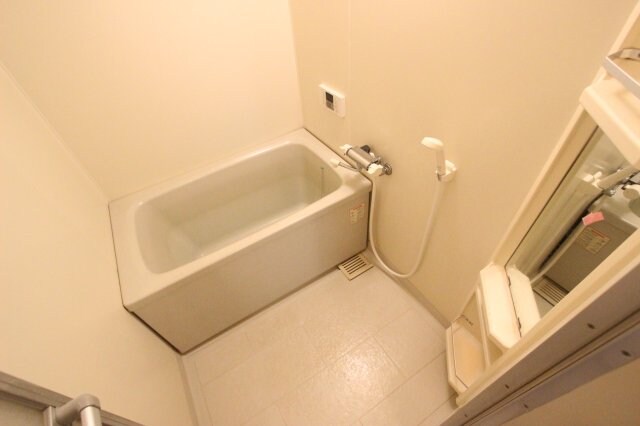 物件内観写真6　(落ち着いた空間のお風呂です)