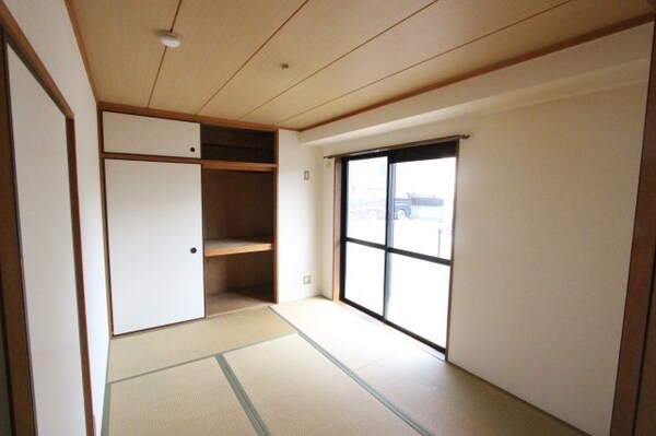 和室(日本らしい落ち着いた雰囲気の和室です)