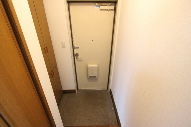 物件内観写真19　(収納もある玄関です)