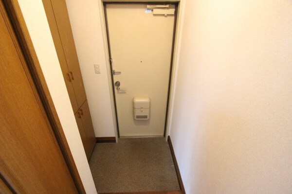 玄関(収納もある玄関です)