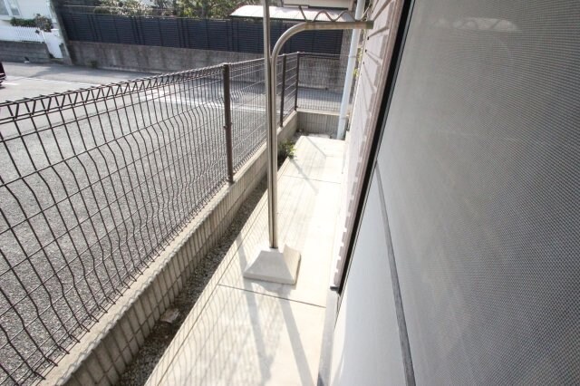 物件内観写真20　(外からの目が気にならないバルコニーで洗濯物が干せます)