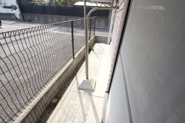 バルコニー(外からの目が気にならないバルコニーで洗濯物が干せます)