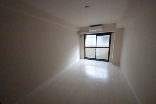 物件内観写真11　(ゆったり過ごせる居間です)