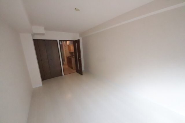 物件内観写真13　(こちらのリビングで趣味の時間をお楽しみください)