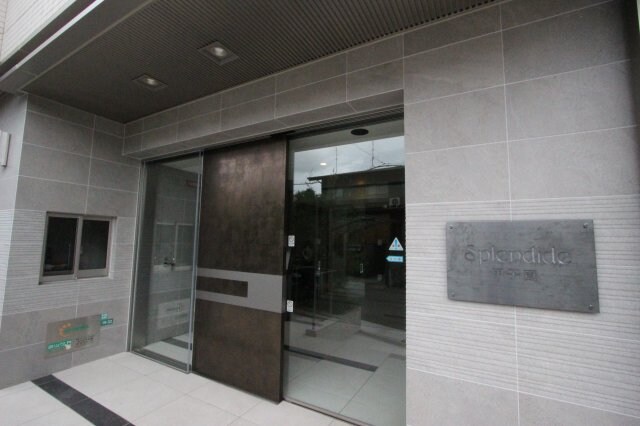 物件外観写真2　(エントランスです)