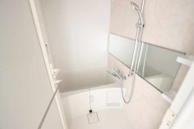 物件内観写真7　(きれいなお風呂です)