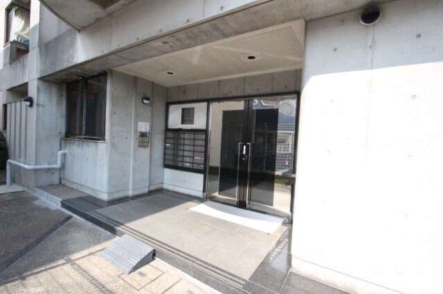 物件外観写真2　(エントランスです)