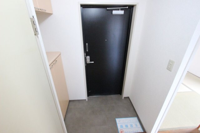 物件内観写真8　(きれいな玄関です)