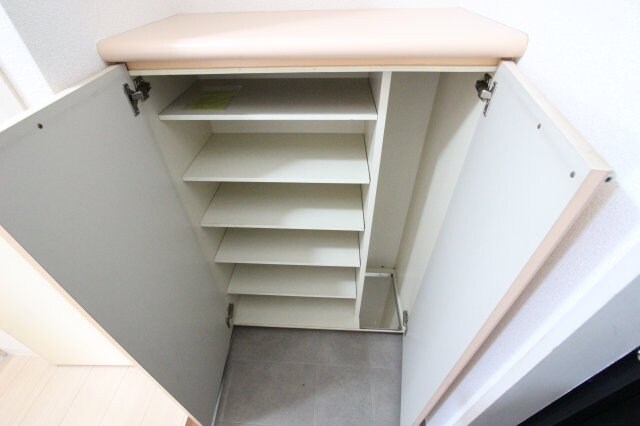 物件内観写真9　(専用の収納スペースです)