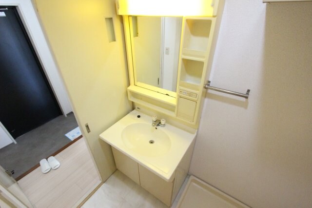 物件内観写真12　(忙しい朝には欠かせない洗面所です)