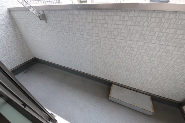 物件内観写真14　(お洗濯にも便利なバルコニー付き)