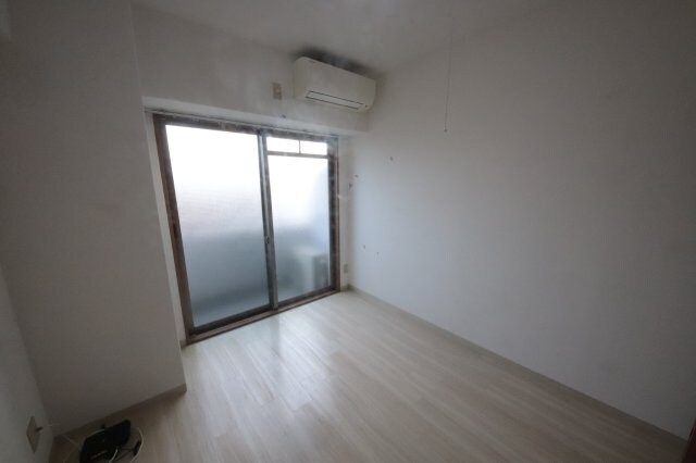 物件内観写真4　(ゆったりとした居間です)