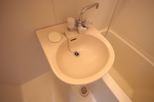 物件内観写真7　(ゆったりとスペースのある洗面所)