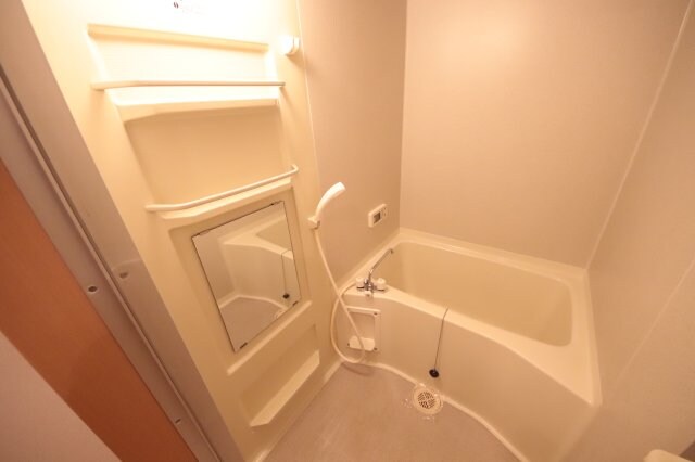 物件内観写真8　(お風呂です)