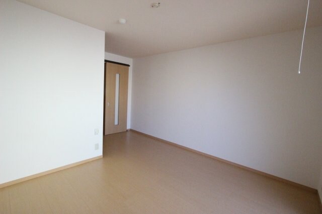 物件内観写真16　(おしゃれな居間です)