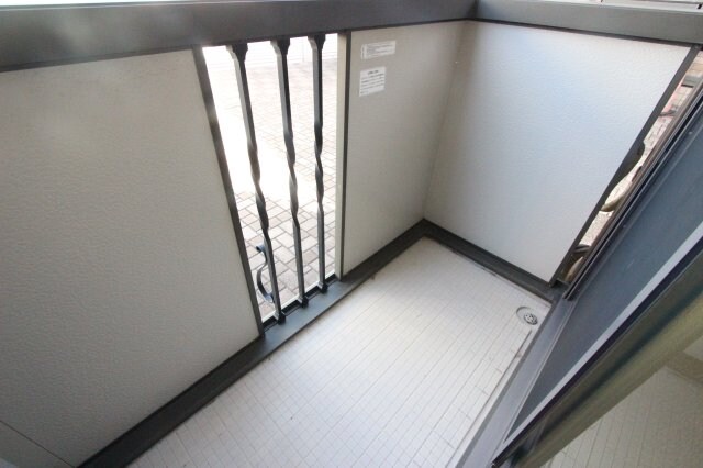 物件内観写真18　(バルコニーからの眺めを楽しみながら食事をしませんか)