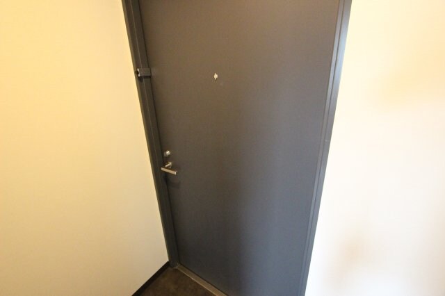 物件内観写真7　(ゆったりとした玄関です)