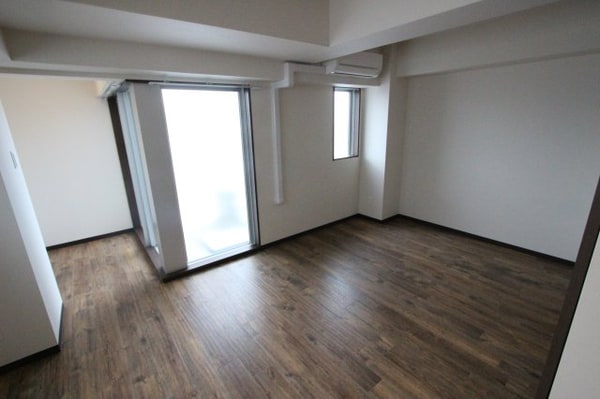 居室(こちらのリビングで趣味の時間をお楽しみください)