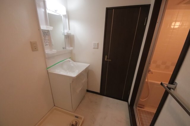 物件内観写真7　(スペースが確保できる洗面所です)