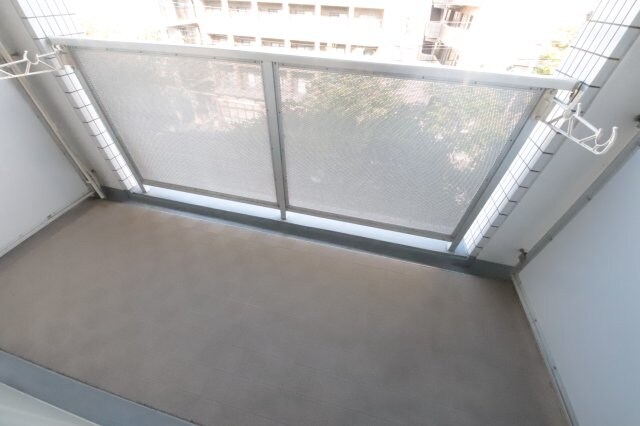 物件内観写真18　(広々としたバルコニーです)